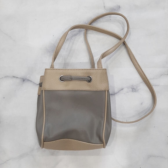 Matt & Nat Sora Vegan Leather Bucket Bag - Picture 3 of 8